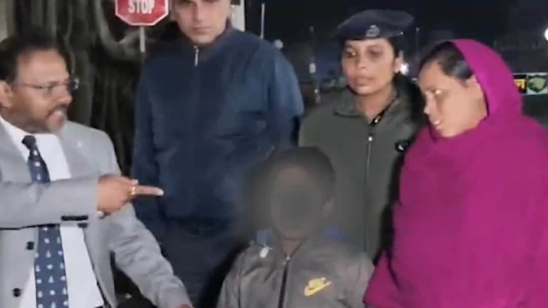 Pregnant Indian Woman Sent To Bangladesh, Brought Back After SC Intervention India Pregnant Woman Sent To Bangladesh, Brought Back After SC Intervention Pregnant Indian Woman Sent To Bangladesh, Brought Back After SC Intervention