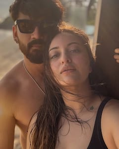 सोनाक्षी सिन्हा ने 3 साल तक पेरेंट्स से छिपाया रिश्ता, दूसरे धर्म में शादी करने के फैसले पर परिवार में हुई थी दिक्कतें?