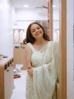 देवोलीना भट्टाचार्जी ने अपने नए घर से शेयर की तस्वीरें, साड़ी में खूबसूरत लगी एक्ट्रेस