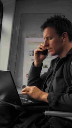 ट्रेन में लगे पॉवरपॉइंट से लैपटॉप चार्ज कितना सही?