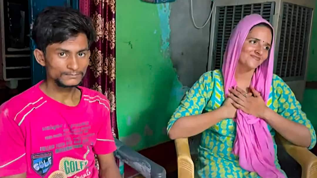 पाकिस्तान से आई सीमा हैदर एक बार फिर हुई प्रेग्नेंट, जल्द छठे बच्चे को देगी जन्म up greater noida Sachin Meena seema haider pregnancy sixth child february पाकिस्तान से आई सीमा हैदर एक बार फिर हुई प्रेग्नेंट, जल्द छठे बच्चे को देगी जन्म