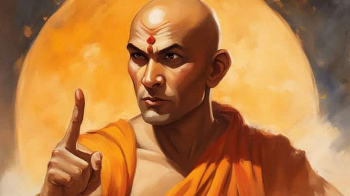 काही लोक लवकर यशस्वी का होतात - चाणक्य यांच्या मते, यश आणि अपयशातील फरक केवळ क्षमता किंवा कठोर परिश्रमात नाही तर मनाच्या नियंत्रणात आहे. बरेच लोक खूप प्रयत्न करूनही मागे पडतात, तर काही कमी प्रयत्नात प्रगती करतात. कारण यशस्वी लोक त्यांचे मन योग्य मार्गावर केंद्रित ठेवतात. ते विचलित होत नाहीत आणि परिस्थितीनुसार योग्य निर्णय घेतात. जे लोक लहानपणापासून शिकलेल्या मूल्यांचा समावेश करतात, जसे की शिस्त, संयम, प्रामाणिकपणा आणि संयम, ते इतरांपेक्षा लवकर यश मिळवतात.