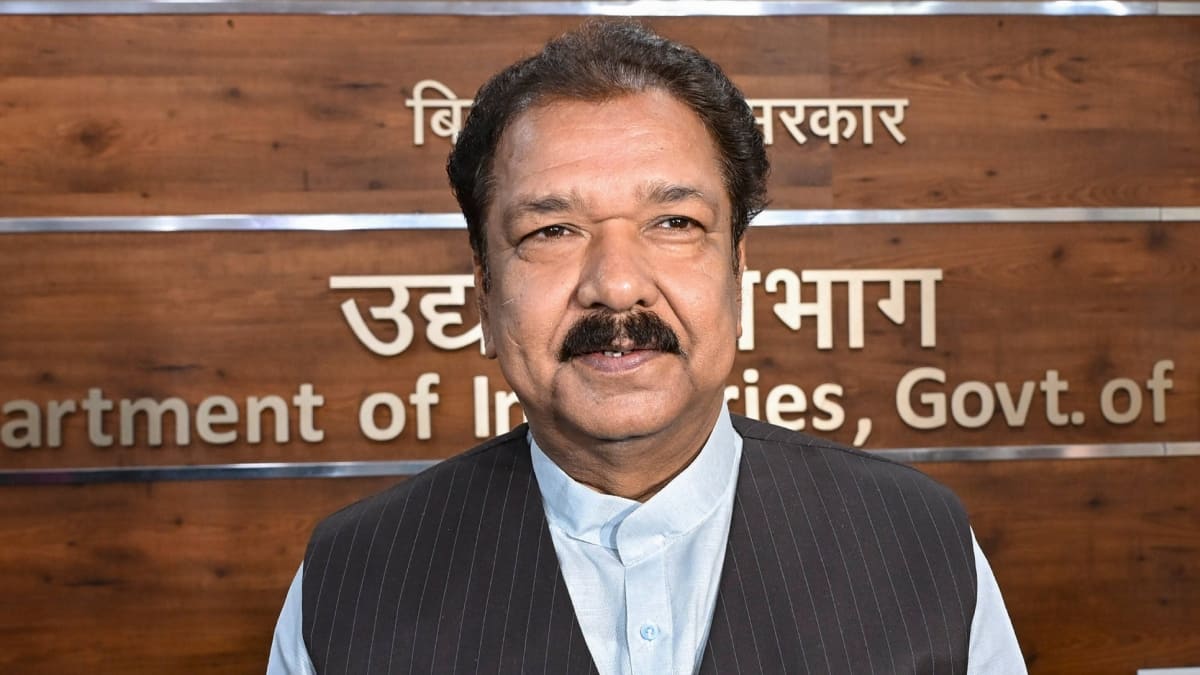 बिहार: 'हिंदू और सनातन संस्कृति का नेहरू परिवार ने किया अपमान', BJP नेता दिलीप जायसवाल का आरोप