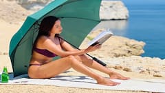 Pooja Bhalekar Photos: હાથમાં બુક સાથે બિકીનીમાં પૂજા ભાલેકરે આપ્યા હોટ પોઝ, જુઓ તસવીરો