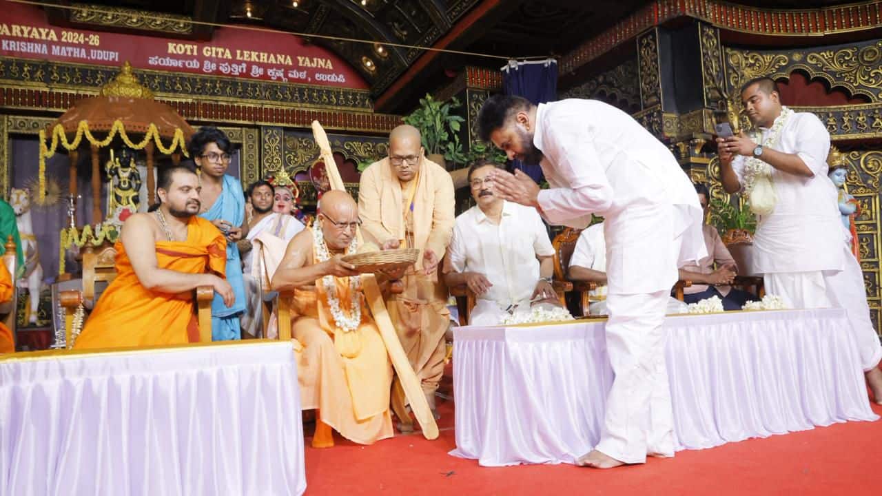 Pawan Kalyan: ఏపీ డిప్యూటీ సీఎం పవన్ కల్యాణ్కు 'అభినవ కృష్ణ దేవరాయ' బిరుదు ప్రదానం