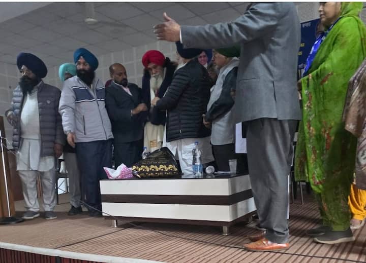 ਬਾਬਾ ਸਾਹਿਬ ਡਾ. ਭੀਮ ਰਾਓ ਅੰਬੇਡਕਰ ਦੇ ਮਹਾਂ-ਪੂਰਵ-ਨਿਰਵਾਣ ਦਿਵਸ 'ਤੇ ਬਰਨਾਲਾ ਵਿੱਚ ਆਯੋਜਿਤ ਇੱਕ ਵਿਸ਼ਾਲ ਸਮਾਗਮ ਵਿੱਚ ਡਾ. ਅਵਤਾਰ ਸਿੰਘ ਕਰੀਮਪੁਰੀ ਨੇ ਨਿੰਮਾ ਦਾ ਬਸਪਾ ਵਿੱਚ ਸ਼ਾਮਲ ਹੋਣ 'ਤੇ ਸਵਾਗਤ ਕੀਤਾ ਅਤੇ ਵਧਾਈ ਦਿੱਤੀ। ਉਨ੍ਹਾਂ ਕਿਹਾ ਕਿ ਨਿੰਮਾ ਦੇ ਬਸਪਾ ਵਿੱਚ ਸ਼ਾਮਲ ਹੋਣ ਨਾਲ ਬਸਪਾ ਦੀ