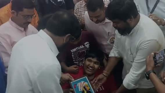 Eknath Shinde : मस्क्युलर डिस्ट्रॉफीग्रस्त मुलांसाठी सरकारचा पाठपुरावा; उपमुख्यमंत्री शिंदेंची 100 इलेक्ट्रिक व्हीलचेअर देण्याची घोषणा