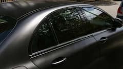 कार के शीशे में सिर्फ इन लोगों है ब्लैक-फिल्म लगाने की छूट, जान लीजिए नियम और जुर्माने की रकम