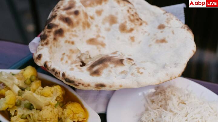 ज्वार और गेहूं दोनों ही फाइबर के अच्छे स्रोत हैं और पेट को लंबे समय तक भरा रखने में मदद करते हैं. ज्वार की रोटी में मौजूद फाइबर ओवरईटिंग से बचाता है और बॉवेल मूवमेंट को भी बेहतर बनाता है. कई लोग इसे वजन घटाने के लिए गेहूं की रोटी से बेहतर विकल्प मानते हैं.