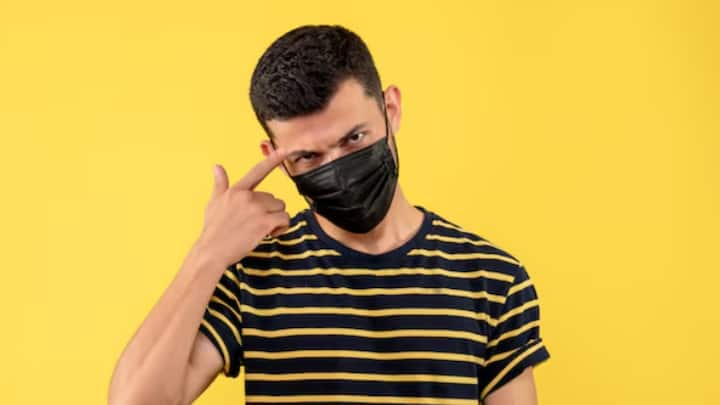 অশ্রুর উৎপাদন স্বাভাবিক রাখতে পর্যাপ্ত জলপান জরুরি। চিকিৎসকের পরামর্শ অনুযায়ী আই ড্রপও ব্যবহার করা যায়।