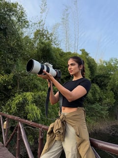 Malavika Mohanan: ఫోటోగ్రాఫర్‌గా మారిన రాజా సాబ్ హీరోయిన్... టైగర్ సఫారీలో మాళవికా మోహనన్