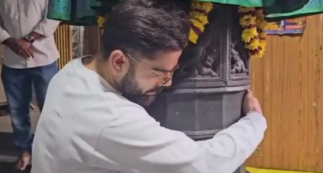 <div>White Kurta, Tilak & Flowers: Virat Kohli Offers Prayers At Simhachalam Temple After ODI Series Win - Watch</div>