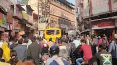 वाराणसी में भीषण जाम, पूरी तरह ध्वस्त हुई ट्रैफिक व्यवस्था, सड़क पर घंटों परेशान रहे राहगीर