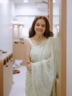 देवोलीना भट्टाचार्जी ने अपने नए घर से शेयर की तस्वीरें, साड़ी में खूबसूरत लगी एक्ट्रेस