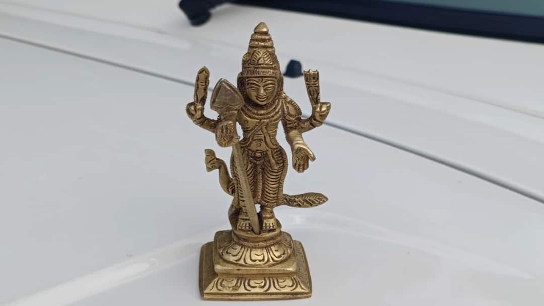 Tirupattur news bronze Murugan statue made in the 18th century has been discovered near Natrampalli புதிய வீடு கட்ட தோண்டியபோது 18-ம் நூற்றாண்டு வெண்கல முருகன் சிலை கண்டுபிடிப்பு - எங்கு தெரியுமா?