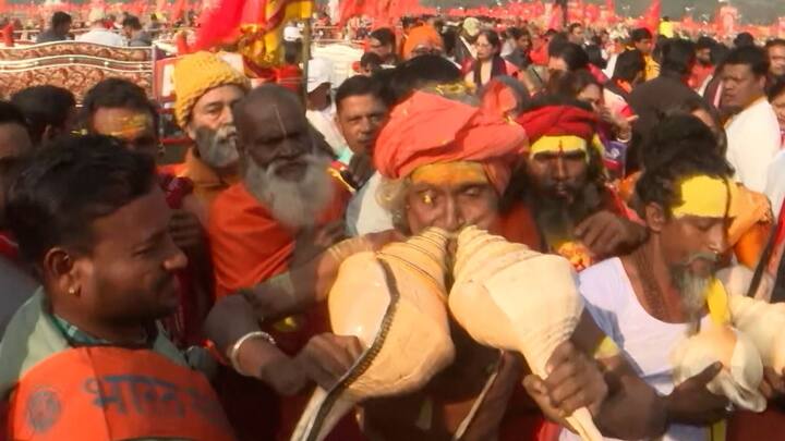 অনুষ্ঠানে আমন্ত্রণ জানানো হয়েছে মুখ্যমন্ত্রী মমতা বন্দ্যোপাধ্যায়কেও। যদিও উদ্যোক্তাদের দাবি, তাঁর কাছ থেকে এখনও কোনও উত্তর আসেনি। যা নিয়ে সুর চড়িয়েছে বিজেপি!