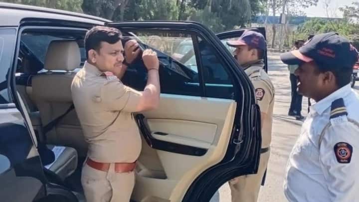 ट्रैफिक पुलिस अब हाईवे से लेकर शहरों तक खास ड्राइव चलाती है. जिससे ब्लैक फिल्म वाले वाहन हट सकें. यह अभियान अचानक भी होते हैं. अगर गाड़ी में अवैध फिल्म लगी मिली. तो मौके पर ही इसे हटवाया जाता है. इससे समय भी खराब होता है और एक्स्ट्रा जुर्माना देना पड़ सकता है.