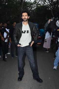 फिनाले का मजा दोगुना करने बिग बॉस के सेट पहुंचे अनन्या पांडे और कार्तिक आर्यन, साथ में लगे बेहद क्यूट