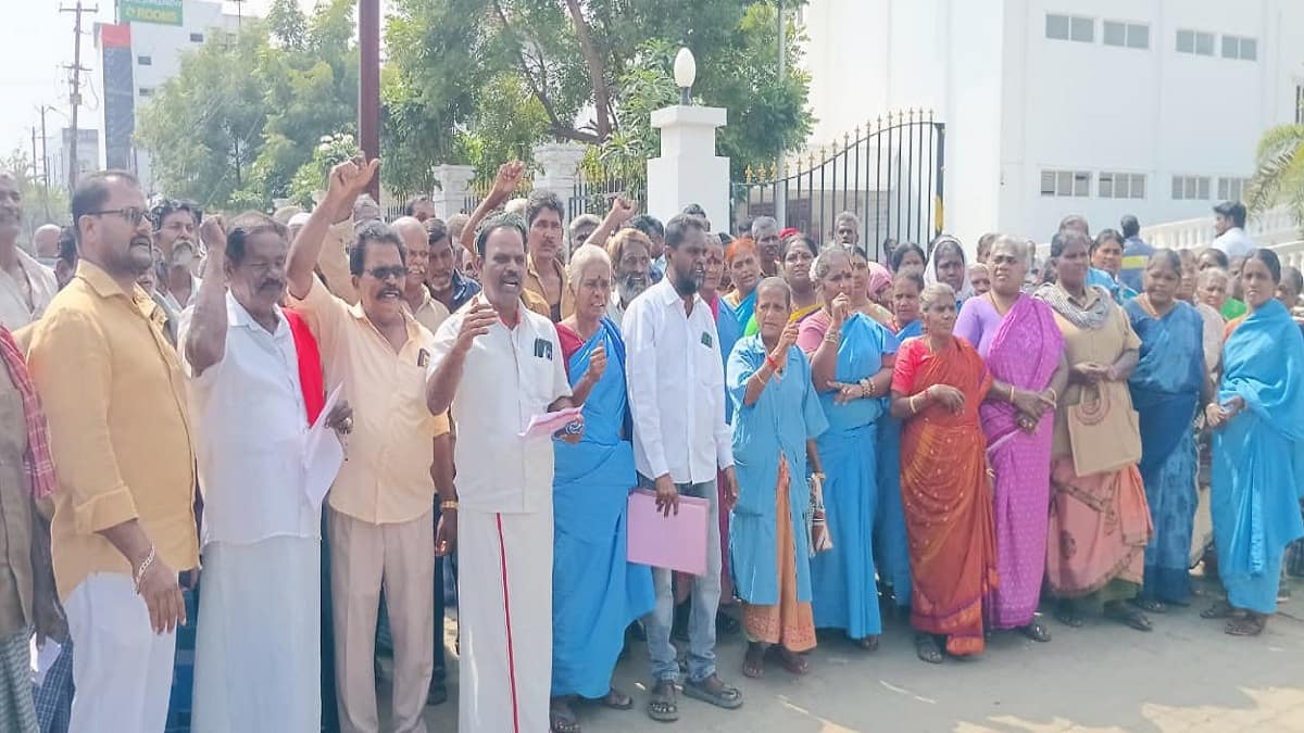 இ-பைலிங் டிஜிட்டல் நடைமுறைக்கு எதிர்ப்பு: வழக்கறிஞர்கள் தஞ்சாவூரில் ஆர்ப்பாட்டம்