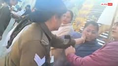 देहरादून: प्रदर्शन कर रही महिला अभ्यर्थी को पुलिसकर्मी ने जड़ा थप्पड़, कार्रवाई की उठी मांग