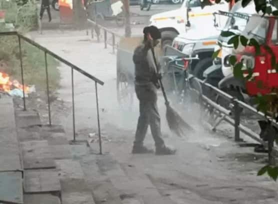 ਨਗਰ ਨਿਗਮ ਦਾ ਵੱਡਾ Action! ਖੁੱਲ੍ਹੇ 'ਚ ਕੂੜਾ ਸਾੜਨ 'ਤੇ ਆਪਣੇ ਮੁਲਾਜ਼ਮ ਨੂੰ ਕੀਤਾ Suspend