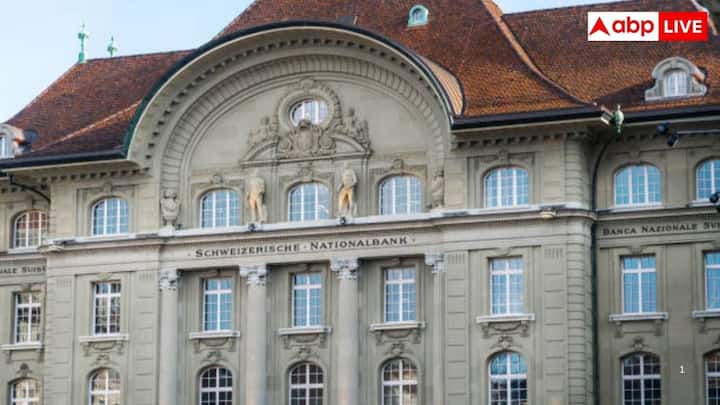 ज्यादा नेटवर्थ वाले क्लाइंट कस्टमाइज्ड इन्वेस्टमेंट पोर्टफोलियो का इस्तेमाल कर सकते हैं. हालांकि यह रिटर्न स्टॉक मार्केट और ग्लोबल फाइनेंशियल परफॉर्मेंस पर निर्भर करते हैं. इनका फिक्स्ड ब्याज से कोई लेना देना नहीं होता.