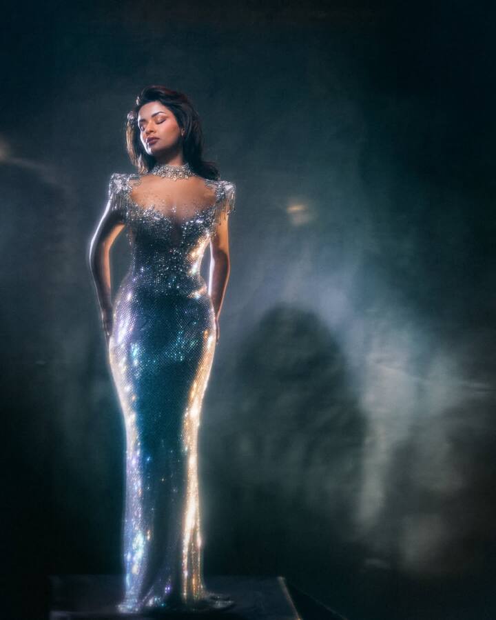 Avneet's aura in this photo is calm, confident and extremely graceful. There is no doubt that after seeing this look, fans will be showering her with comments like “Stunning Queen”, “Unreal Beauty”, “Angel Vibes” because honestly, this look is so mesmerizing that it is difficult to look away.