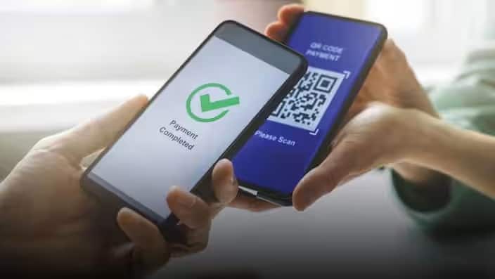 પહેલાં ઘણી બેન્કોએ ઝીરો બેલેન્સ ખાતાઓ પર વિવિધ ચાર્જ લાદીને મુશ્કેલીઓ ઉભી કરી હતી. પરંતુ હવે નિયમોને નોંધપાત્ર રીતે સરળ બનાવવામાં આવ્યા છે. નવા ફેરફારોથી ગ્રામીણ, નાના શહેરો અને બેંકિંગમાં રોજિંદા ડિજિટલ યુઝર્સને નોંધપાત્ર રીતે ફાયદો થશે.