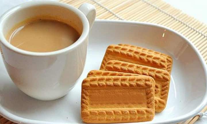 इसके अलावा चाय में मौजूद टैनिन पानी की कमी बढ़ाते हैं, जबकि बिस्किट में फाइबर बहुत कम होता है. इसकी वजह से कब्ज और पेट साफ न होने जैसी समस्याएं बढ़ सकती है.