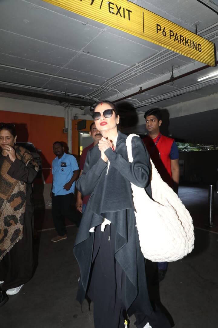 रेखा का एयरपोर्ट लुक एक बार फिर साबित करता है कि असली एलिगेंस कपड़ों में नहीं बट पर्सनैलिटी में होती है. उनका स्टाइल हमेशा टाइमलेस रहता है, और वो हर बार दिखा देती हैं कि क्लास कभी आउट ऑफ फैशन नहीं होती.