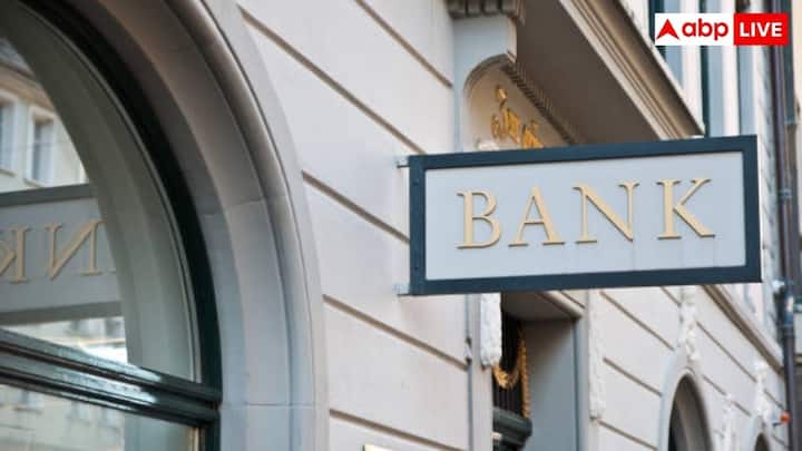 5 साल बाद आपके पैसे की कीमत काफी हद तक आईएनआर से सीएचएफ एक्सचेंज रेट पर निर्भर करती है. भले ही स्वीटजरलैंड में आपका बैलेंस उतना ही रहे लेकिन करेंसी में उतार चढ़ाव की वजह से रुपए की वैल्यू बढ़ या घट सकती है लेकिन इसका बैंक इंटरेस्ट से कोई लेना देना नहीं होगा. आपको बता दें कि लोग स्विस अकाउंट का इस्तेमाल इंटरनेशनल बिजनेस, ग्लोबल इन्वेस्टमेंट या फिर लीगल टैक्स प्लानिंग के लिए करते हैं सेविंग्स बढ़ाने के लिए नहीं.