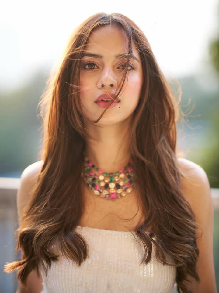 'लापता लेडीज' फेम नितांशी गोयल आज किसी पहचान की मोहताज नहीं हैं. वैसे तो उन्होंने ऑडियंस को अपने जबरदस्त एक्टिंग स्किल्स से इंप्रेस किया है. इसके अलावा सोशल मीडिया पर भी उनके काफी चर्चे हैं.