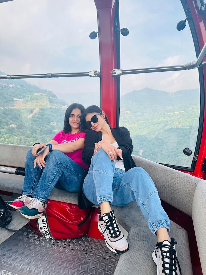 Apart from her pictures, Haseena also shared glimpses of her special moments while enjoying with her friends and family on Instagram. The actress looks quite classy even in casual outfits.