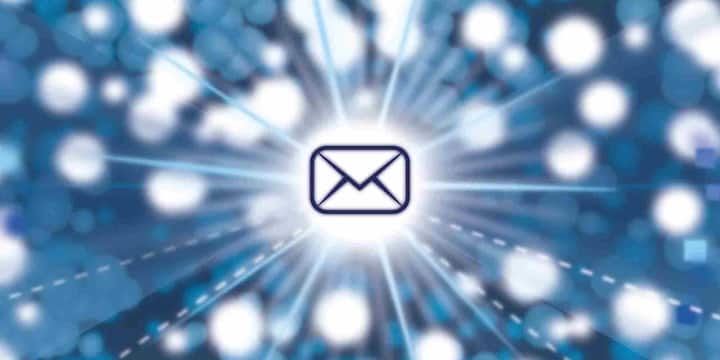 अमेरिका की साइबर सिक्योरिटी एजेंसी CISA भी पहले यह सलाह दे चुकी है कि यूजर्स को ऐसे मैसेजिंग प्लेटफॉर्म का इस्तेमाल करना चाहिए जो पूरी तरह एंड-टू-एंड एन्क्रिप्शन प्रदान करते हों. इसका मतलब है कि आपकी चैट सिर्फ आपके और रिसीवर के बीच सुरक्षित रहती है, बीच में कोई तीसरा व्यक्ति इसे पढ़ नहीं सकता. लेकिन पारंपरिक SMS में यह सुरक्षा मौजूद नहीं होती जिससे इसे इंटरसेप्ट करना आसान हो जाता है.