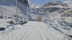 कश्मीर-लद्दाख में कड़ाके की ठंड, जोजिला दर्रे पर बर्फबारी से यातायात प्रभावित, जानें ताजा अपडेट