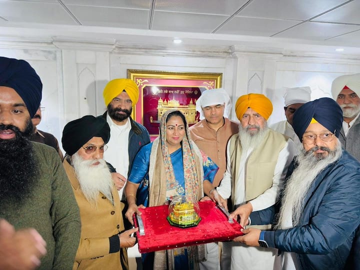 मुख्यमंत्री ने इस अवसर पर श्री गुरु तेग बहादुर जी के 350वें शहीदी समागम का भी उल्लेख किया. उन्होंने कहा कि दिल्ली में हुए सभी कार्यक्रम शांति और श्रद्धा के साथ सफलतापूर्वक संपन्न हुए, इसके लिए उन्होंने गुरु साहिब का आशीर्वाद माना.