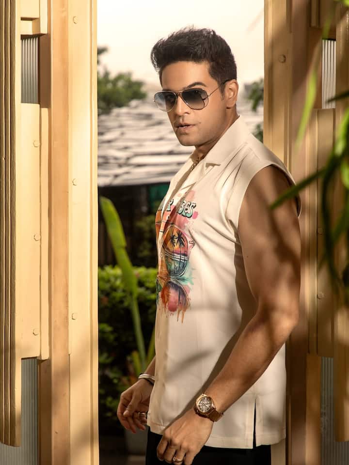 एक्टिंग में आने से पहले वो मार्केटिंग मैनेजर के रूप में काम करते थे. आज वो टीवी इंडस्ट्री के सबसे ज़्यादा कमाई करने वाले कलाकारों में गिने जाते हैं.