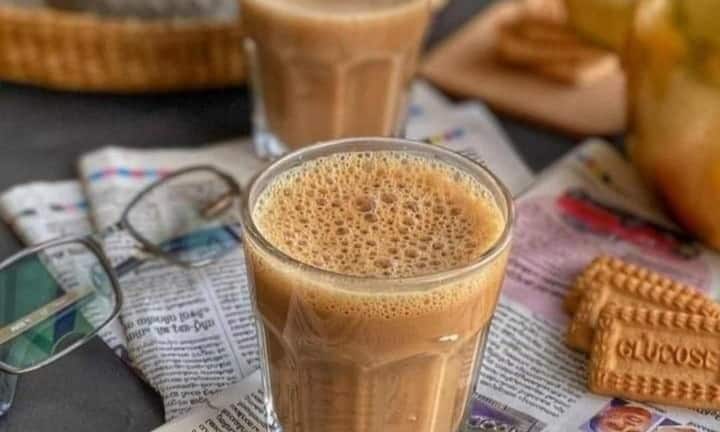 चाय में मौजूद कैफीन और टैनिन खाली पेट जाकर एसिड को बढ़ा देते हैं. वहीं बिस्कुट का रिफाइंड मैदा और शुगर एसिडिटी और जलन को और ज्यादा ट्रिगर करते हैं.