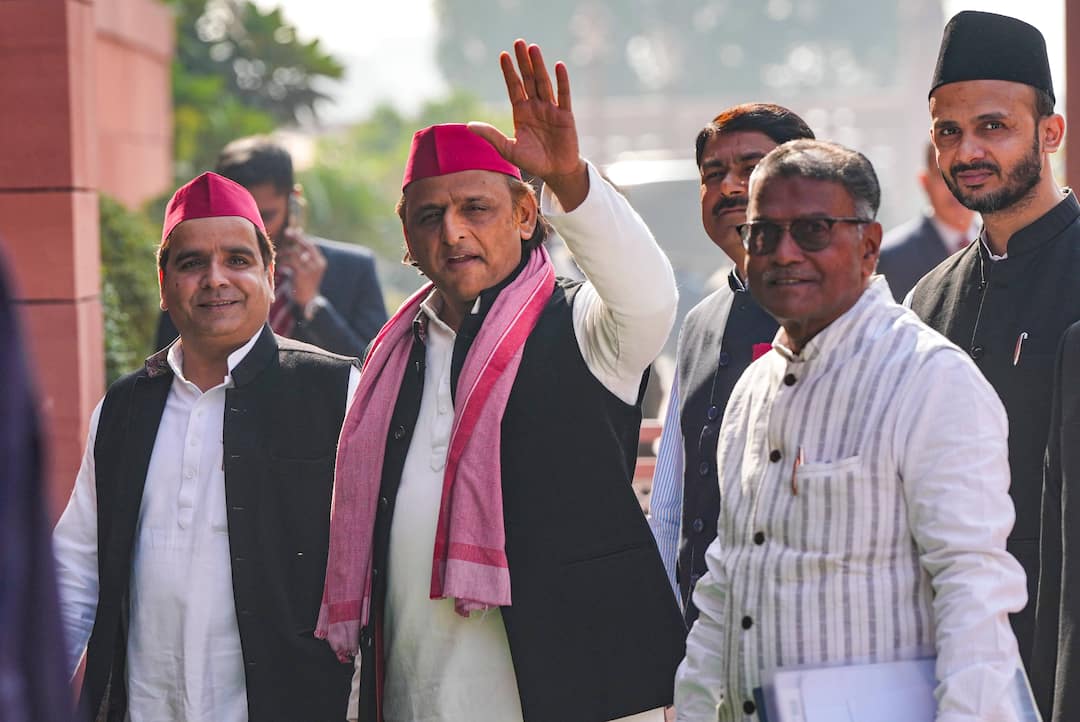 ‘Inko Dekh Leejiye’: Akhilesh Makes Ayodhya MP Stand, Taunts BJP During Vande Mataram Discussion