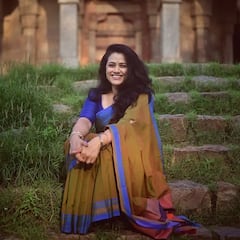 ती परी अस्मानीची... रातोंरात नॅशनल क्रश बनलेल्या गिरीजा ओकचे साडीतले 'ते' 10 क्लासी फोटो