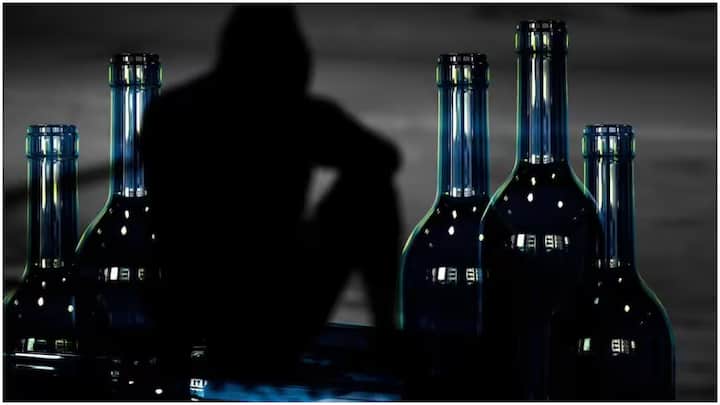Alcohol Seems to Ease Emotional Pain : బాధలో ఉన్నప్పుడు చాలామంది తమ బాధను మరచిపోవడానికి మద్యం తాగుతారు. అసలు దీని వెనుక కారణాలు ఏంటి? మందు తాగితే నిజంగానే బాధ తగ్గుతుందా?