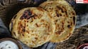Aloo Paratha Calories: सर्दी के सीजन में जमकर खाते हैं आलू के पराठे, जानें एक पराठे से कितनी बढ़ जाती है कैलोरी