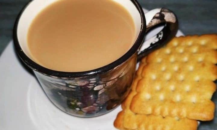 वहीं रिफाइंड आटा, शुगर और अनहेल्दी फैट वाले बिस्कुट सुबह के समय फैट स्टोर करते हैं, जिससे धीरे-धीरे पेट की चर्बी और वजन बढ़ सकता है.