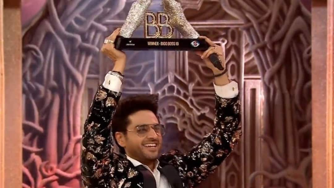 Gaurav Khanna: 'ਬਿੱਗ ਬੌਸ 19' ਜੇਤੂ ਗੌਰਵ ਖੰਨਾ ਨੂੰ ਲੱਗਿਆ ਵੱਡਾ ਝਟਕਾ, ਇਸ ਗਲਤੀ ਕਾਰਨ ਯੂ-ਟਿਊਬ ਚੈਨਲ ਹੋਇਆ ਟਰਮੀਨੇਟ! ਫੈਨਜ਼ 'ਚ ਮੱਚਿਆ ਹਾਹਾਕਾਰ... Shocking bigg-boss-19-winner-gaurav-khanna-youtube-channel-terminated-know-behind the reason details inside Gaurav Khanna: 'ਬਿੱਗ ਬੌਸ 19' ਜੇਤੂ ਗੌਰਵ ਖੰਨਾ ਨੂੰ ਲੱਗਿਆ ਵੱਡਾ ਝਟਕਾ, ਇਸ ਗਲਤੀ ਕਾਰਨ ਯੂ-ਟਿਊਬ ਚੈਨਲ ਹੋਇਆ ਟਰਮੀਨੇਟ! ਫੈਨਜ਼ 'ਚ ਮੱਚਿਆ ਹਾਹਾਕਾਰ...