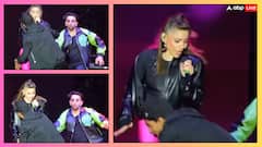 कॉन्सर्ट में कनिका कपूर संग हुई शर्मनाक हरकत, फैंस बोले- 'भीड़ में भी औरतें सेफ नहीं'