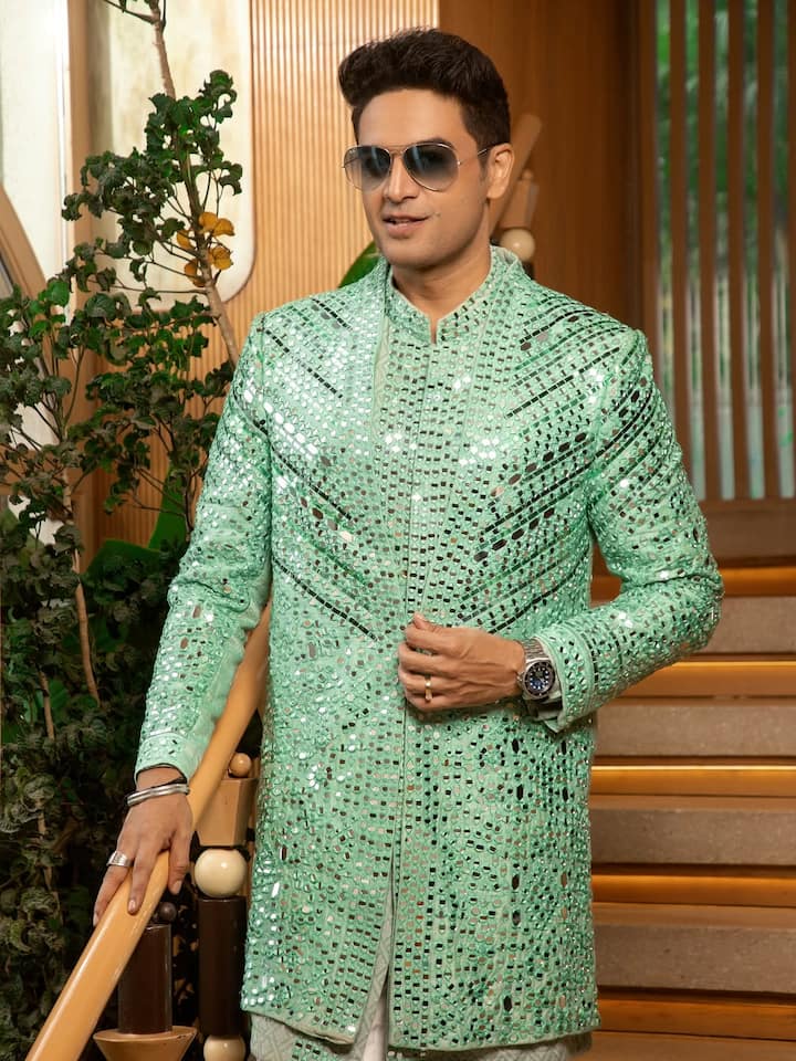 गौरव खन्ना इंडियन टेलीविजन के जाने-माने चेहरों में से एक हैं. उन्होंने ‘कुमकुम’, ‘मेरी डोली तेरे अंगना’, ‘सीआईडी’ और ‘अनुपमा’ जैसे लोकप्रिय शोज में अहम भूमिकाएं निभाई हैं, जिनमें ‘अनुपमा’ के अनुज कपाड़िया के किरदार ने उन्हें खास पहचान दिलाई.