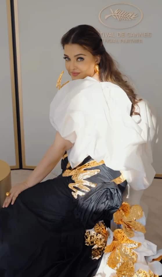 Be it western or traditional, every style of hers becomes a topic of discussion among the fans.