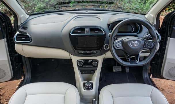 ਸਭ ਤੋਂ ਸਸਤੀ 5-ਸੀਟਰ ਇਲੈਕਟ੍ਰਿਕ ਕਾਰ ਭਾਰਤ ਵਿੱਚ ਵਿਕਣ ਵਾਲੀ ਸਭ ਤੋਂ ਸਸਤੀ ਇਲੈਕਟ੍ਰਿਕ ਕਾਰ ਈਵਾ ਹੈ, ਪਰ ਇਹ ਈਵੀ ਸਿਰਫ਼ ਦੋ ਬਾਲਗਾਂ ਅਤੇ ਇੱਕ ਬੱਚੇ ਨੂੰ ਲੈ ਜਾ ਸਕਦੀ ਹੈ। ਐਮਜੀ ਕੋਮੇਟ ਈਵੀ ਭਾਰਤ ਵਿੱਚ ਵਿਕਣ ਵਾਲੀ ਸਭ ਤੋਂ ਸਸਤੀ 4-ਸੀਟਰ ਇਲੈਕਟ੍ਰਿਕ ਕਾਰ ਹੈ। ਹਾਲਾਂਕਿ, 5-ਸੀਟਰ ਸੈਗਮੈਂਟ ਵਿੱਚ, ਟਾਟਾ ਟਿਆਗੋ ਈਵੀ ਭਾਰਤ ਵਿੱਚ ਸਭ ਤੋਂ ਸਸਤੀ ਕਾਰ ਹੈ। ਇਸ ਟਾਟਾ ਇਲੈਕਟ੍ਰਿਕ ਕਾਰ ਦੀਆਂ ਕੀਮਤਾਂ ₹7.99 ਲੱਖ ਤੋਂ ਸ਼ੁਰੂ ਹੁੰਦੀਆਂ ਹਨ।