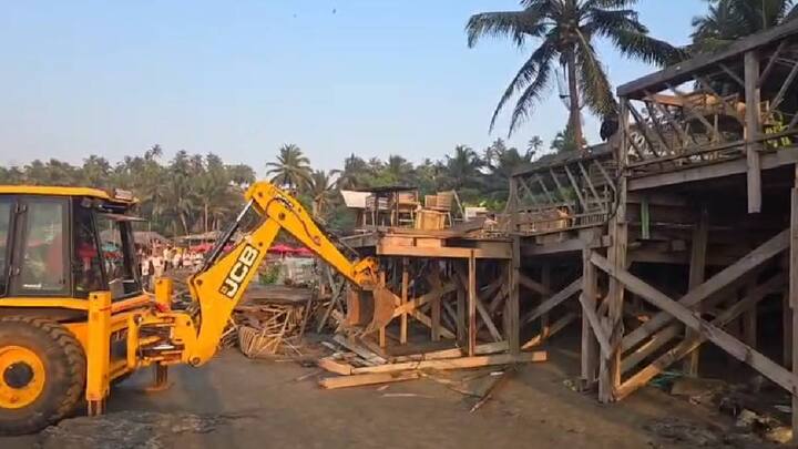 गोव्यातील हडफडे येथील 'बर्च बाय रोमिओ लेन' नाईट क्लबमध्ये लागलेल्या भीषण आगीच्या दुर्घटनेने गोव्यालाच नव्हे तर संपूर्ण देशाला हादरवून सोडले.