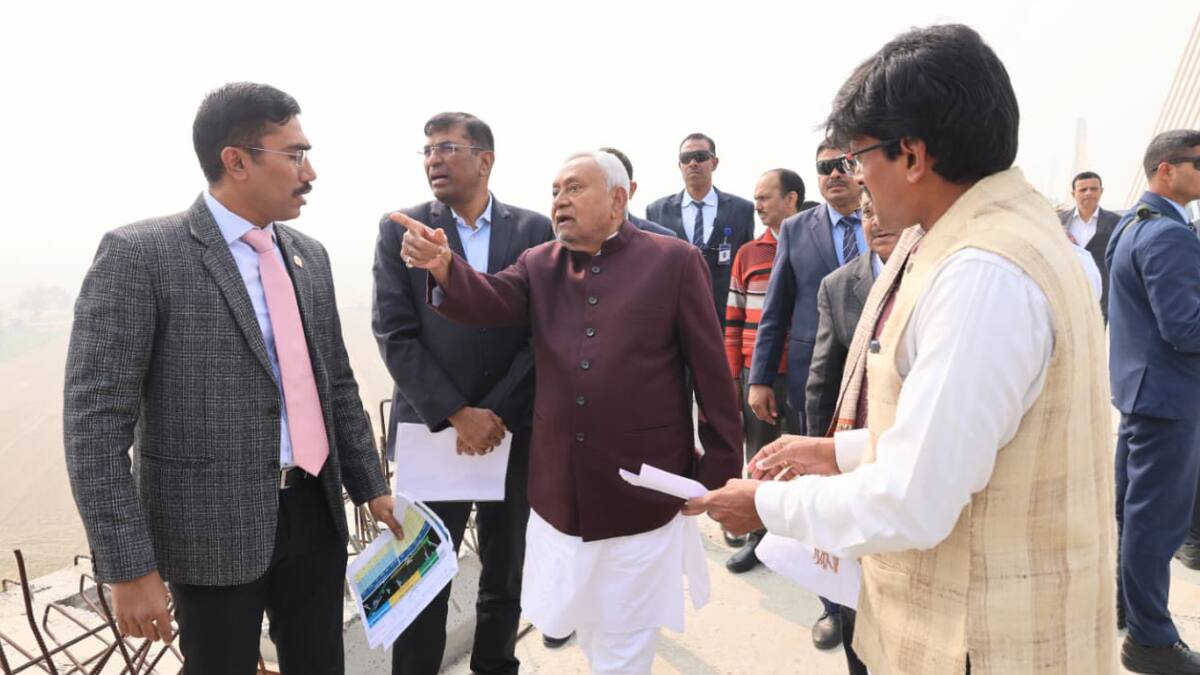 कच्ची दरगाह-बिदुपुर 6 लेन पुल के दूसरे चरण के निर्माण कार्य को नीतीश कुमार ने देखा, दिए निर्देश